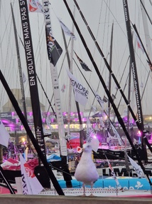 L'émotion Vendée Globe émission spéciale en direct des Sables d'Olonne samedi 9 novembre à 15.40 sur France 3 Pays de la Loire, Bretagne et france.tv L'émotion Vendée Globe émission spéciale en direct des Sables d'Olonne samedi 9 novembre à 15.40 sur France 3 Pays de la Loire, Bretagne et france.tv