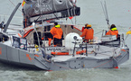 Marc Guillemot essaye toujours de faire route vers Les Sables d'Olonne pour finir le parcours et être classé 