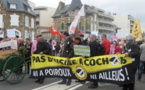 La manifestation contre la Porcherie de Poiroux rassemble plusieurs centaines de personnes sur le Remblai des Sables d'Olonne 