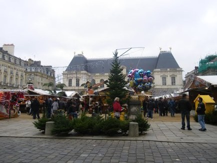 Le Marché de Noël Place du Parlement de Bretagne Le Marché de Noël Place du Parlement de Bretagne