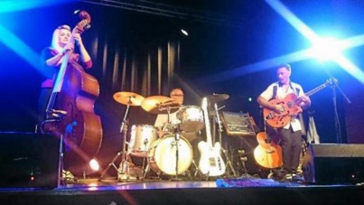 « Ducky Jim Trio » rendre hommage à Eddie Cochran, Gene Vincent, Elvis Presley, Carl Perkins Johnny Cash, Warren Smith et beaucoup d’autres chanteurs de cette époque « Ducky Jim Trio » rendre hommage à Eddie Cochran, Gene Vincent, Elvis Presley, Carl Perkins Johnny Cash, Warren Smith et beaucoup d’autres chanteurs de cette époque