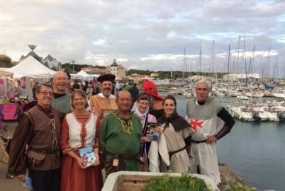 Jack Guichard (2° à partir de la gauche) et ses équipiers ont parcouru les pontons de Port Bourgenay mercredi soir