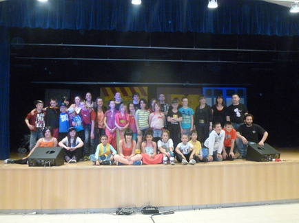 Les jeunes apprentis acteurs ont travaillé plusieurs mois sur ce spectacle, un concentré de savoirs faire et de volonté que le public pourra découvrir le samedi 8 juin à 19 h 30. Les jeunes apprentis acteurs ont travaillé plusieurs mois sur ce spectacle, un concentré de savoirs faire et de volonté que le public pourra découvrir le samedi 8 juin à 19 h 30.