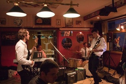 Après Sakia le 19 avril c’est au tour de « Binômes d’Attack » de se produire sur la scène du Korrigan. Après Sakia le 19 avril c’est au tour de « Binômes d’Attack » de se produire sur la scène du Korrigan.