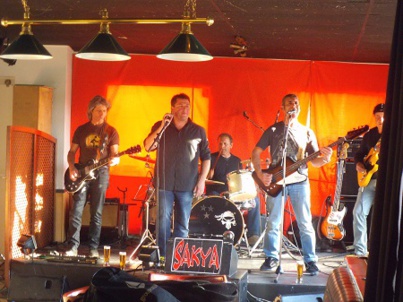 Sakya sera sur la scène du Korrigan pour une soirée autour du rock'n'roll. | Sakya sera sur la scène du Korrigan pour une soirée autour du rock'n'roll. |