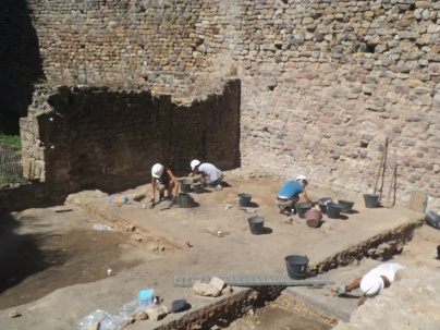 L’histoire du château de Talmont se précise au fil des campagnes de fouille qui se succèdent depuis plusieurs années L’histoire du château de Talmont se précise au fil des campagnes de fouille qui se succèdent depuis plusieurs années