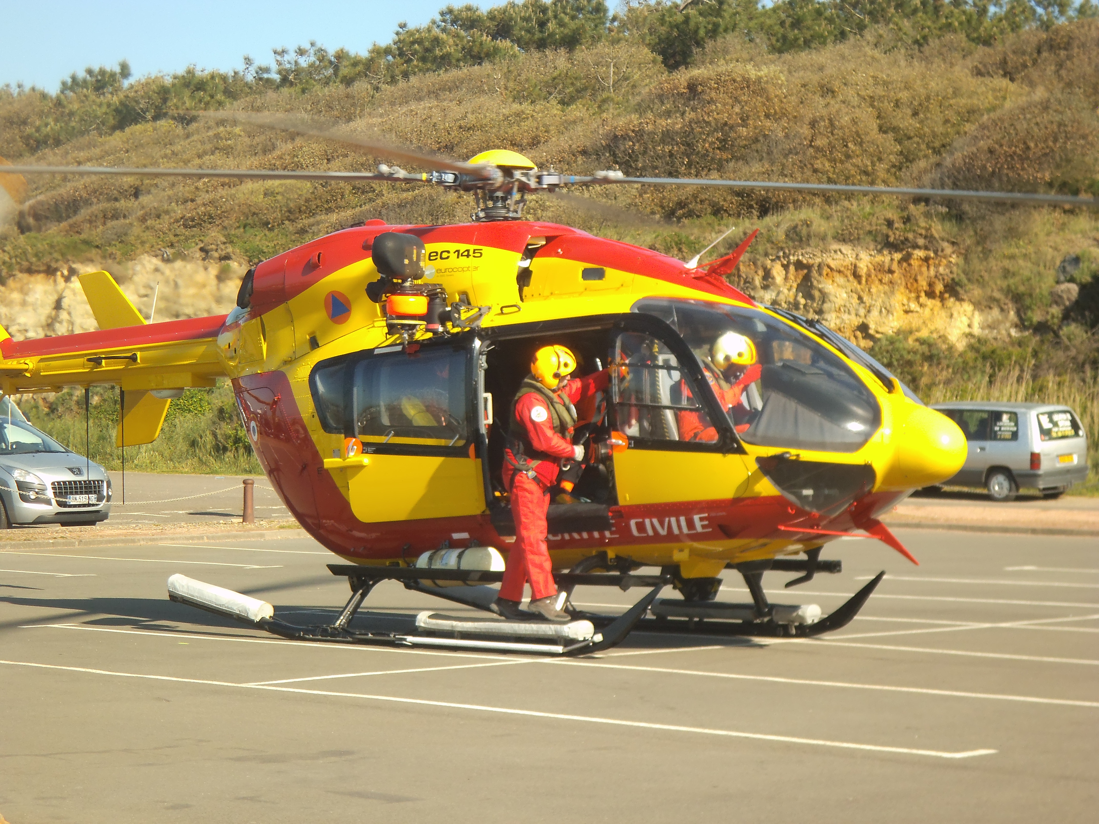 Les nageurs sauveteurs à la manoeuvre Les nageurs sauveteurs à la manoeuvre
