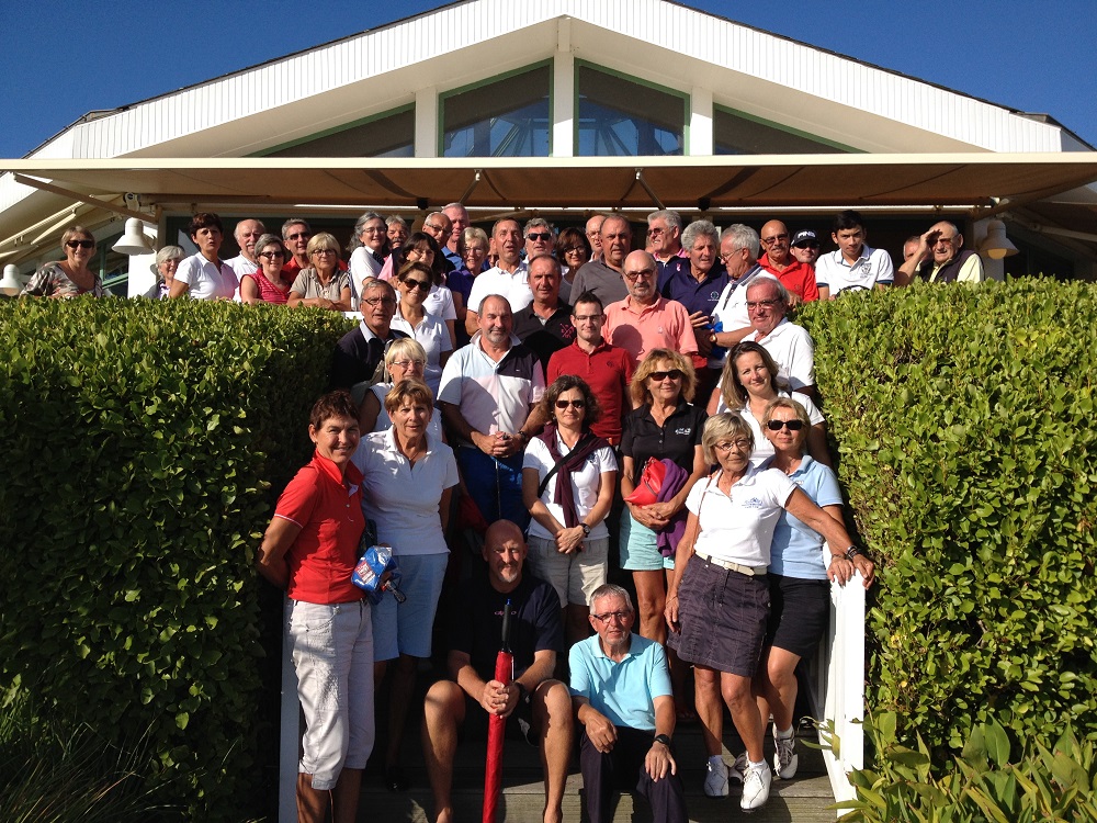 La coupe du Président et du personnel du golf attire 90 compétiteurs