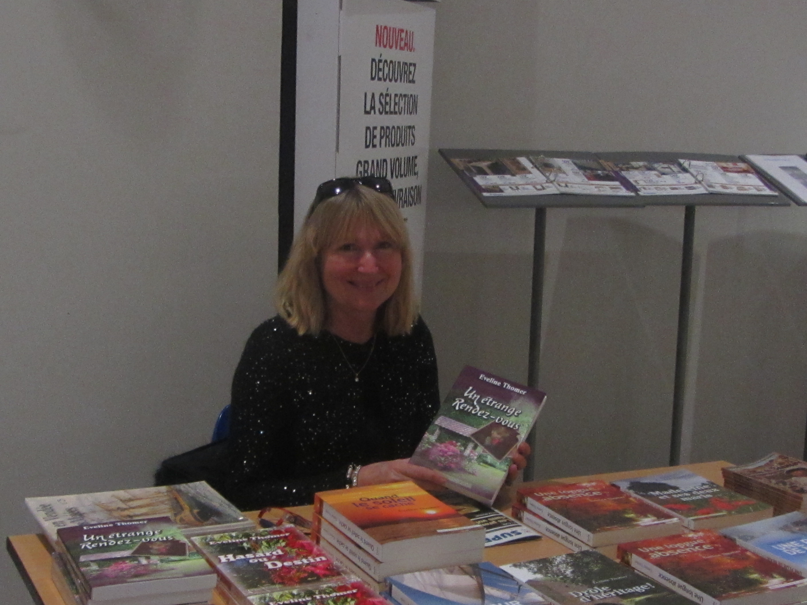 Eveline Thomer a obtenu en 2015 le prix Georges Sand au 15 e concours Littéraire International du Centre européen pour la promotion des Arts et des Lettres. Eveline Thomer a obtenu en 2015 le prix Georges Sand au 15 e concours Littéraire International du Centre européen pour la promotion des Arts et des Lettres.