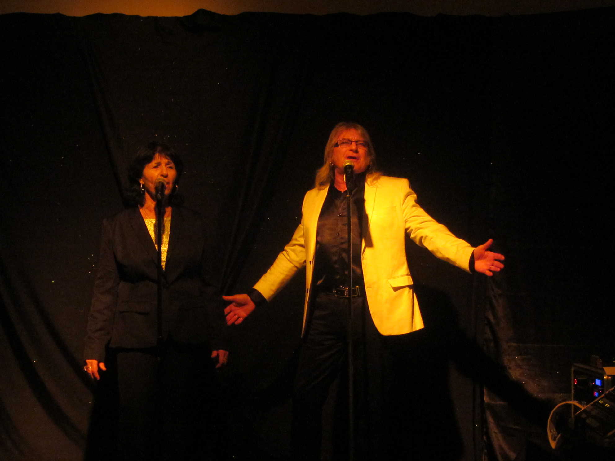 Claude et Marylou ne laissent pas indifférent le public à chacun de leur passage sur scène Claude et Marylou ne laissent pas indifférent le public à chacun de leur passage sur scène