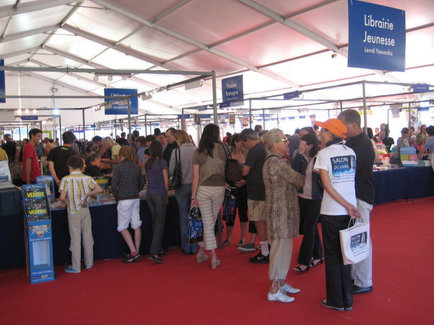 Les 17, 18 et 19 juin  se déroulera la 4ème édition du Salon du Livre en Bretagne dans le jardin des Remparts de Vannes.